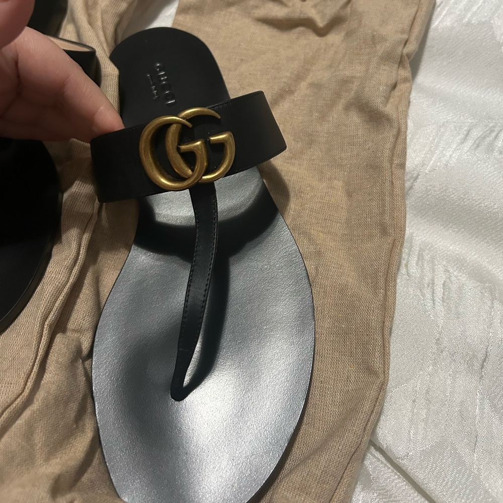 Gucci Women's Marmont Thong Sandals - Black Sandals Gold Hardware GOOD AS NEW - Picture 4 of 15